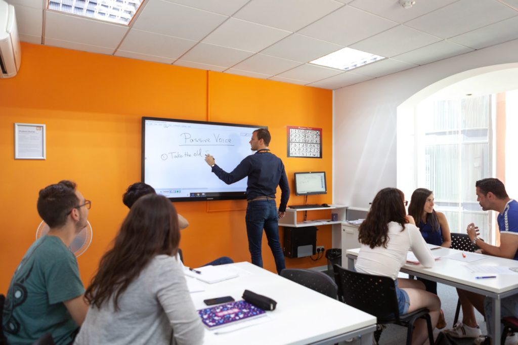 Cursos de Inglés en el Extranjero: Amplía tus Horizontes y Conviértete en un Ciudadano Globalizado